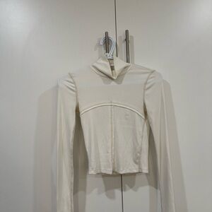 Aritzia Cropped Turtleneck Long Sleeve Women's Top